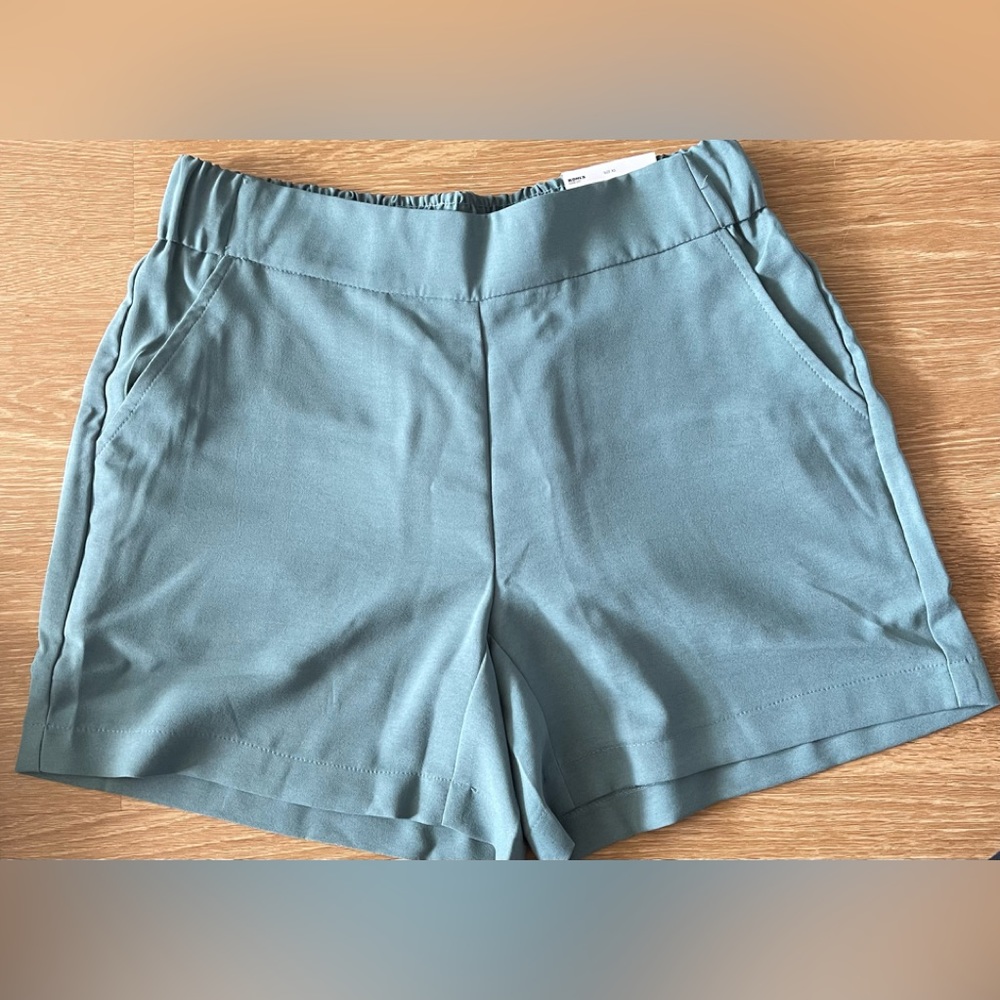 Nine West mid rise shorts